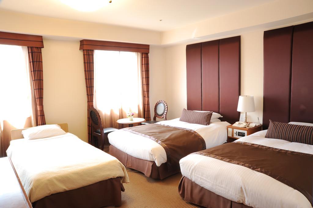 Hotel Yokohama Garden Bagian luar foto