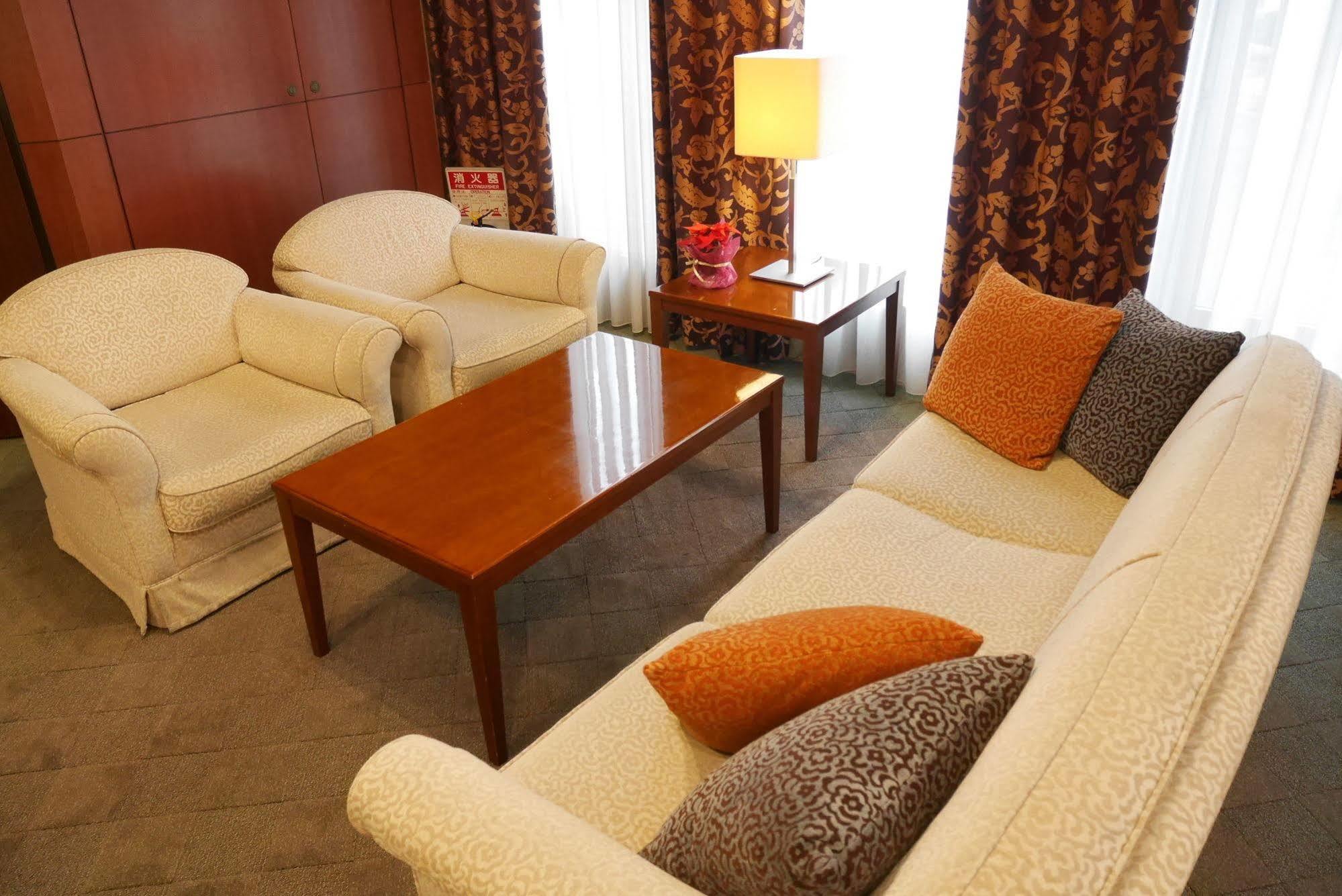 Hotel Yokohama Garden Bagian luar foto