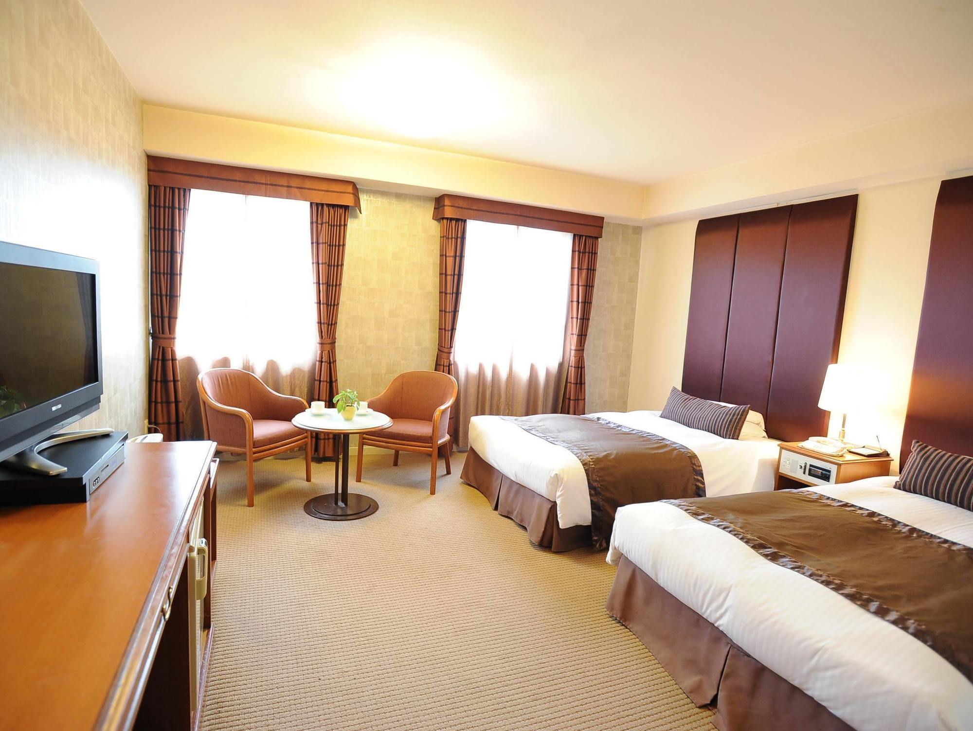 Hotel Yokohama Garden Bagian luar foto