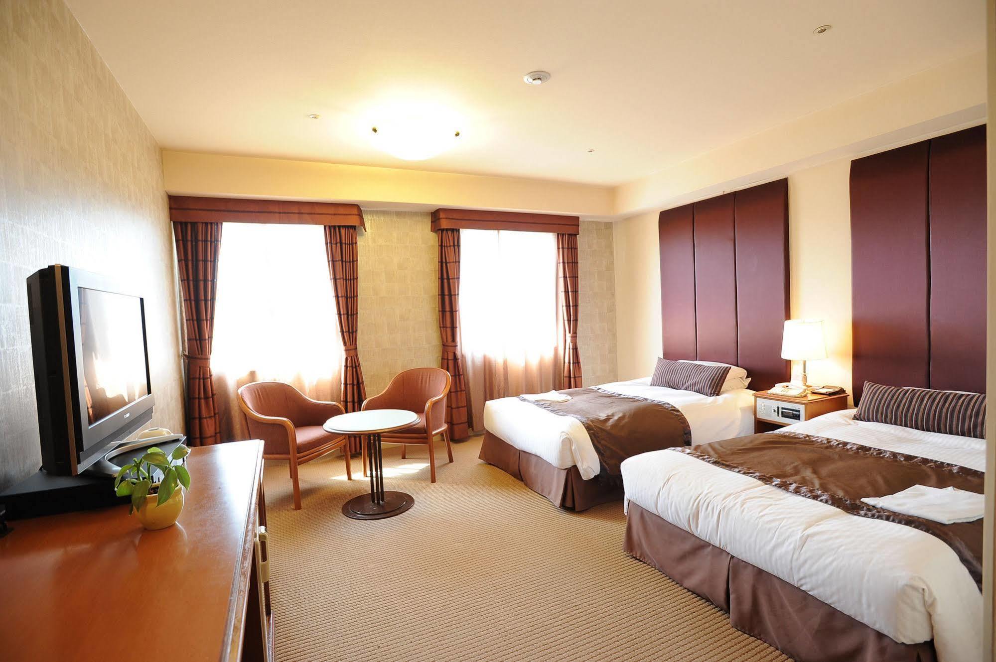 Hotel Yokohama Garden Bagian luar foto