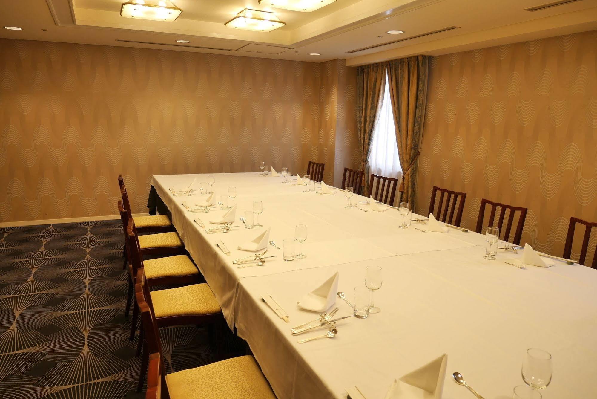 Hotel Yokohama Garden Bagian luar foto