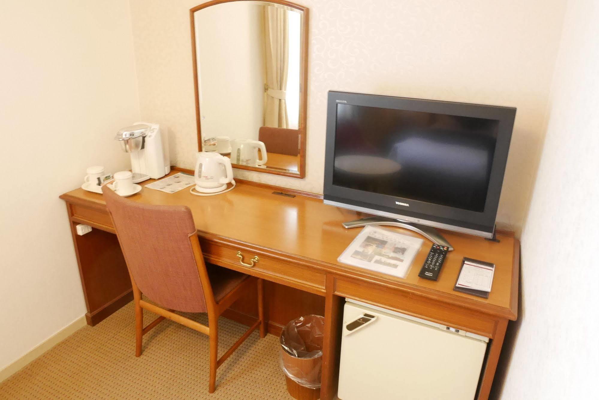 Hotel Yokohama Garden Bagian luar foto