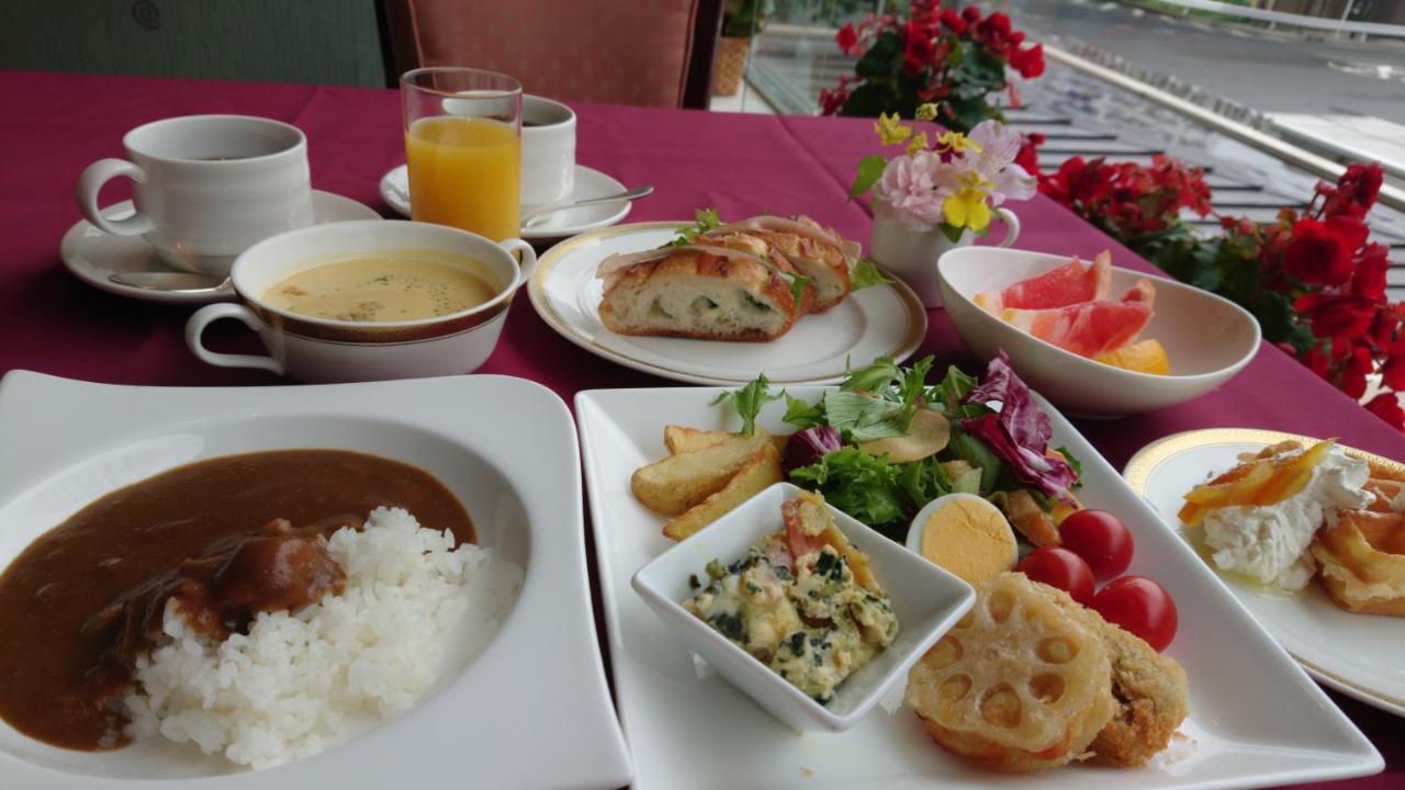 Hotel Yokohama Garden Bagian luar foto