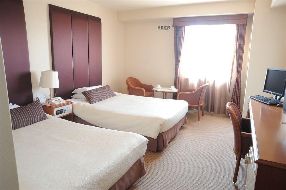 Hotel Yokohama Garden Bagian luar foto