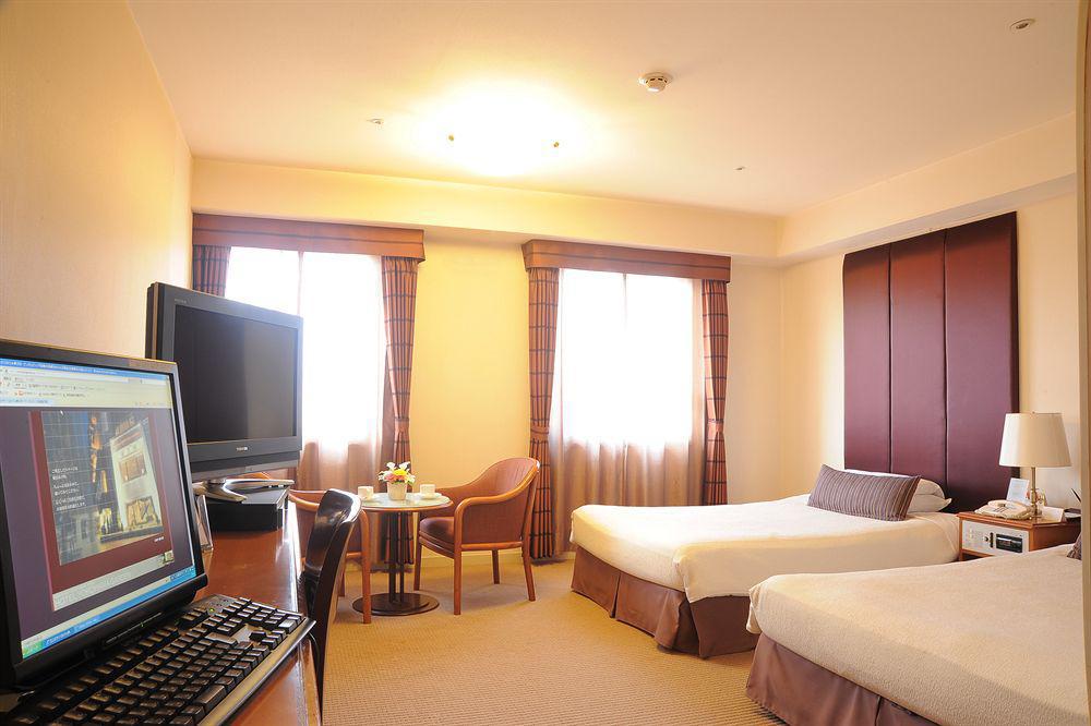 Hotel Yokohama Garden Bagian luar foto