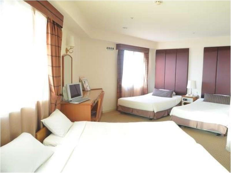 Hotel Yokohama Garden Bagian luar foto